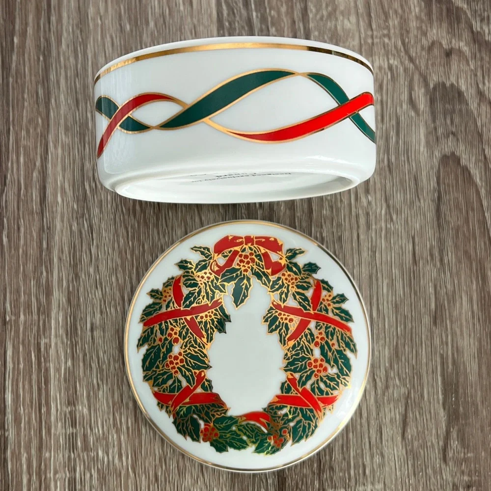 Trinket‎ box
